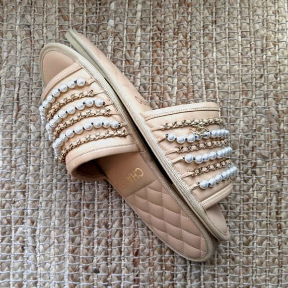 HP✨😍CHANEL✨20P💯CC Pearl Chain Slide Mules - Picture 9 of 13